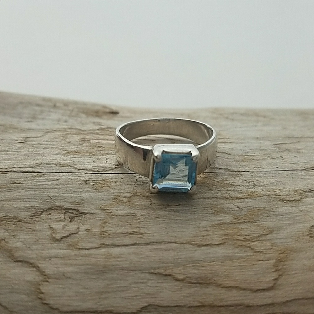 Sterling Silver Blue Topaz Ring